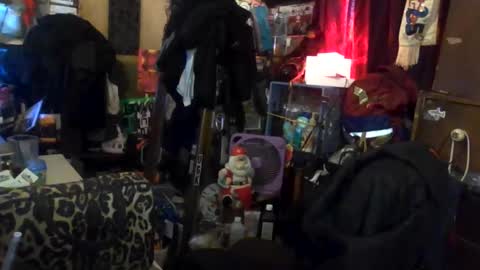 Snapshot of reallyredrum69th chatting on December 4, 5:21 pm reallyredrum69th online show from December 4, 5:21 pm