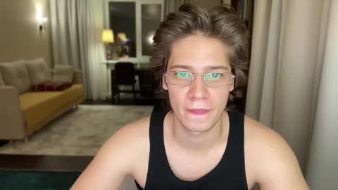 Snapshot of realsupermichael chatting on December 22, 5:10 pm AliceEve online show from December 22, 5:10 pm