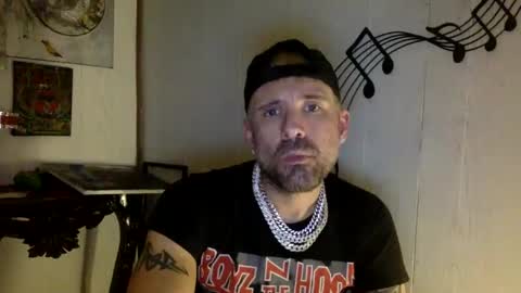 Snapshot of realzilla69 chatting on December 10, 8:19 am realzilla69 online show from December 10, 8:19 am