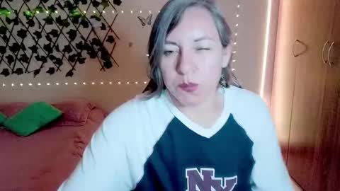 Rebbeca online show from November 20, 9:25 pm