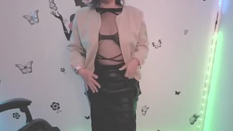 Snapshot of rebbeca09 chatting on June 10, 1:32 pm Rebbeca online show from June 10, 1:32 pm
