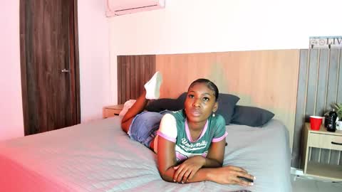 Snapshot of rebeca_cortez1 chatting on October 31, 8:32 pm I invite you to my birthday on November 3th online show from October 31, 8:32 pm