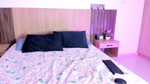 Snapshot of rebeca_cortez1 chatting on November 22, 9:14 pm I invite you to my birthday on November 3th online show from November 22, 9:14 pm