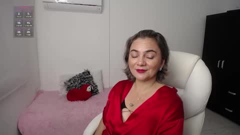 Snapshot of rebeca_milf chatting on December 27, 11:17 am REBECA online show from December 27, 11:17 am