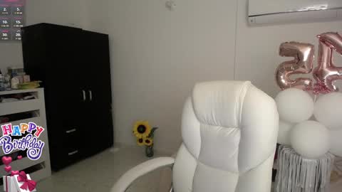 Snapshot of rebeca_milf chatting on January 12, 12:55 pm REBECA online show from January 12, 12:55 pm