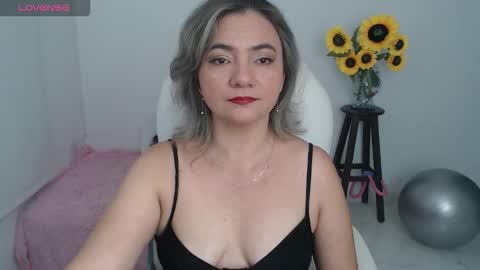 Snapshot of rebeca_milf chatting on October 6, 1:08 pm REBECA online show from October 6, 1:08 pm