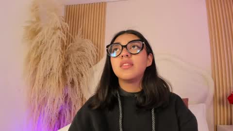 rebeca_taylor_ online show from April 18, 3:27 pm