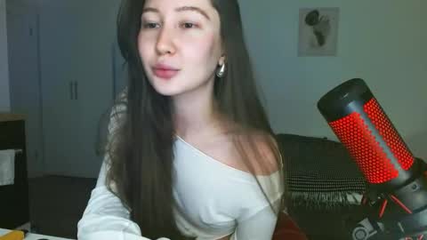 Snapshot of rebecca_demure18 chatting on December 19, 3:08 pm Lets talk here 33. online show from December 19, 3:08 pm