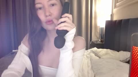 Snapshot of rebecca_demure18 chatting on January 12, 7:52 pm Lets talk here 33. online show from January 12, 7:52 pm