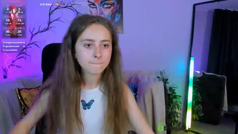 Snapshot of rebecca_smile_ chatting on September 29, 7:46 am rebecca_smile_ online show from September 29, 7:46 am