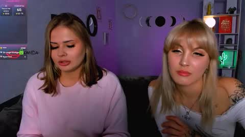 Snapshot of rebecca_smile_ chatting on October 7, 7:33 pm rebecca_smile_ online show from October 7, 7:33 pm