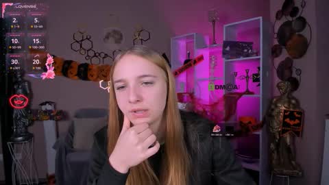 Snapshot of rebecca_smile_ chatting on October 21, 5:52 am rebecca_smile_ online show from October 21, 5:52 am