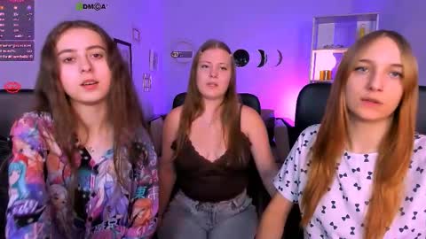 Snapshot of rebecca_smile_ chatting on December 5, 1:20 pm rebecca_smile_ online show from December 5, 1:20 pm