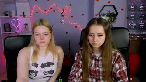 rebecca_smile_ online show from April 15, 12:23 pm