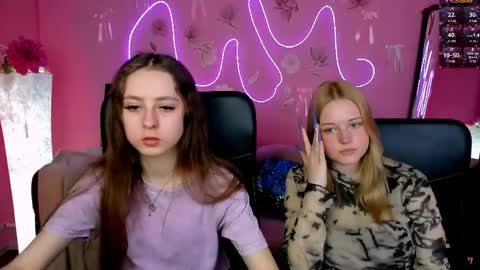 rebecca_smile_ online show from April 23, 12:15 pm