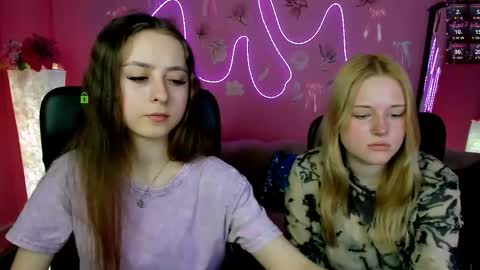 rebecca_smile_ online show from April 23, 12:29 pm