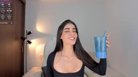 Snapshot of rebeccabaxter chatting on February 26, 2:43 am Rebecca online show from February 26, 2:43 am