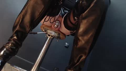 Snapshot of rebeccalachaude chatting on January 13, 2:11 pm Rebeccalachaude online show from January 13, 2:11 pm