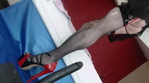 Snapshot of rebeccalachaude chatting on February 15, 11:28 am Rebeccalachaude online show from February 15, 11:28 am