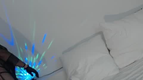 Snapshot of rebeccalachaude chatting on November 11, 8:14 am Rebeccalachaude online show from November 11, 8:14 am