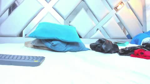 rebeccamitchell_ online show from April 19, 6:10 pm