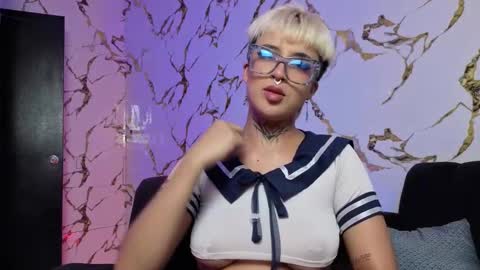 Snapshot of rebeka_baker chatting on March 29, 2:33 am REBEKA online show from March 29, 2:33 am