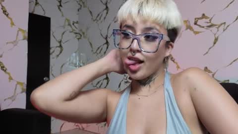 Snapshot of rebeka_baker chatting on April 5, 1:36 am REBEKA online show from April 5, 1:36 am