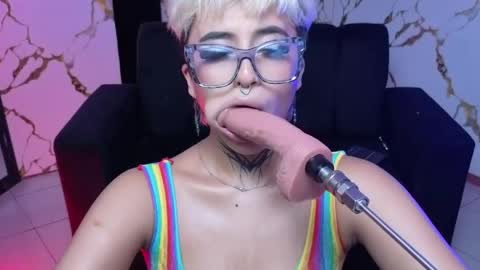 Snapshot of rebeka_baker chatting on April 18, 2:37 am REBEKA online show from April 18, 2:37 am
