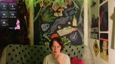 Snapshot of reborn_elf chatting on November 28, 9:50 pm Lara online show from November 28, 9:50 pm