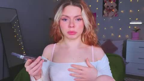 Snapshot of red__candy chatting on May 29, 12:58 pm red__candy online show from May 29, 12:58 pm