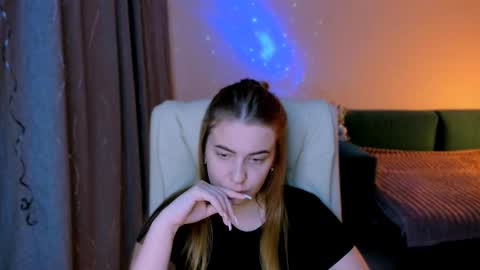 Snapshot of red__dizzy chatting on November 23, 10:42 pm red__dizzy online show from November 23, 10:42 pm