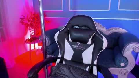     online show from February 25, 11:20 am