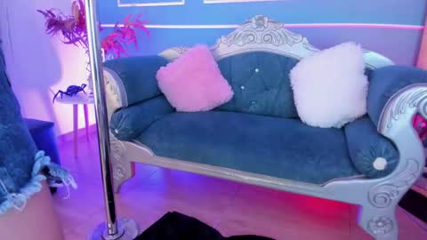     online show from April 24, 11:12 am