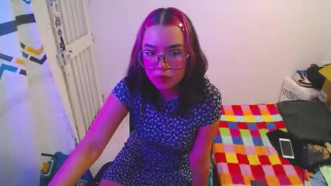 Snapshot of red_velvet_17 chatting on October 23, 5:44 pm red_velvet_17 online show from October 23, 5:44 pm