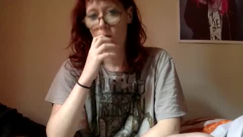 redcassie666 online show from June 3, 12:52 pm