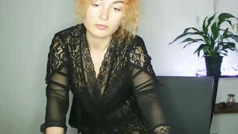 reddgirll online show from February 17, 9:19 pm