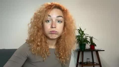 reddgirll online show from February 19, 5:38 pm