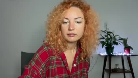 reddgirll online show from February 21, 7:45 am