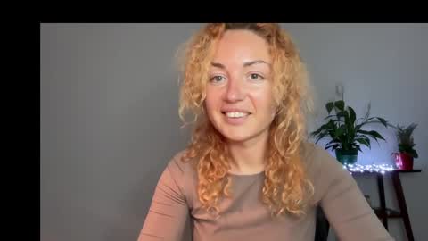 reddgirll online show from March 4, 9:00 pm