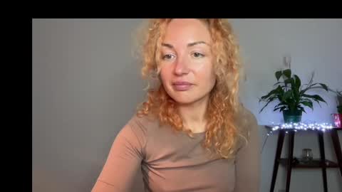 reddgirll online show from March 5, 12:05 am