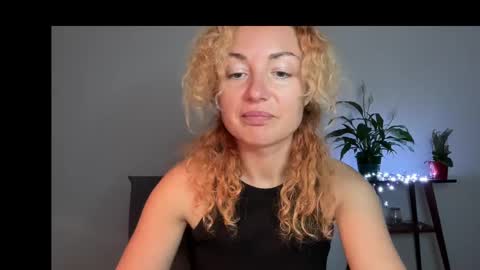 reddgirll online show from March 5, 9:59 pm