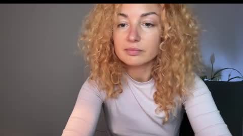 reddgirll online show from March 8, 5:54 pm