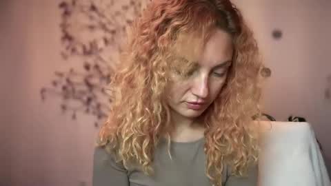 reddgirll online show from September 9, 7:46 pm