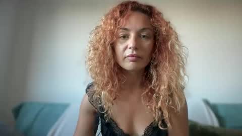 reddgirll online show from October 6, 9:40 am