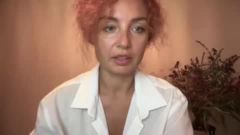 reddgirll online show from October 18, 6:19 pm