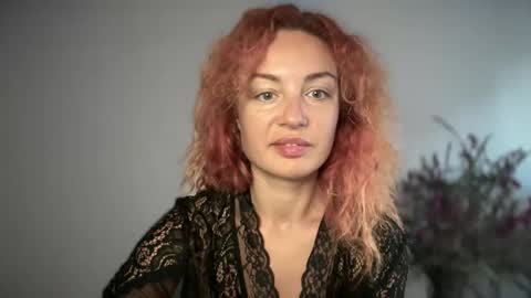 reddgirll online show from October 19, 7:20 am