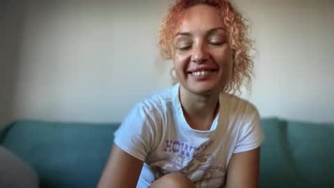 reddgirll online show from October 20, 9:32 am