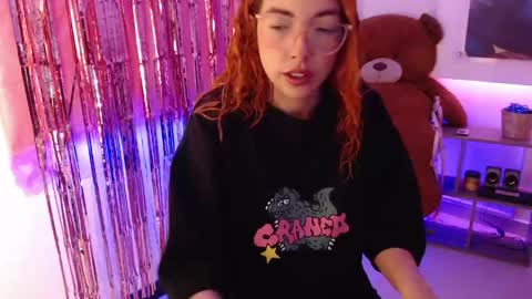 Snapshot of redgirrl_77 chatting on May 7, 11:59 am Mere online show from May 7, 11:59 am