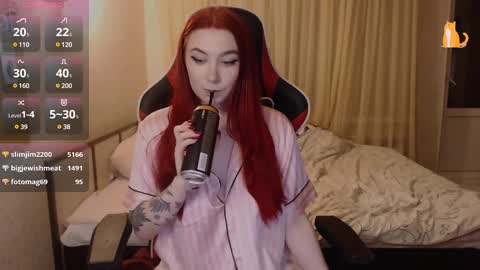 Snapshot of redhaired_kitty chatting on December 7, 3:47 am Lina online show from December 7, 3:47 am