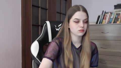 Lily online show from December 3, 2:36 am